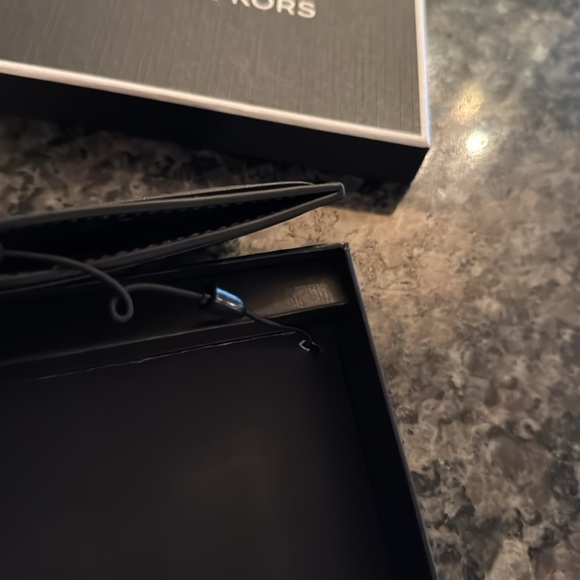 Michael Kors keychain and card holder NWT - Picture 5 of 6